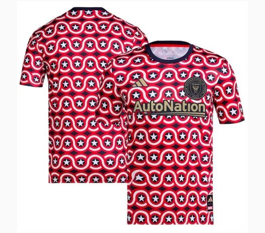 A Miami Messi diventa un supereroe: ecco la nuova divisa “Captain America” della Marvel- immagine 3