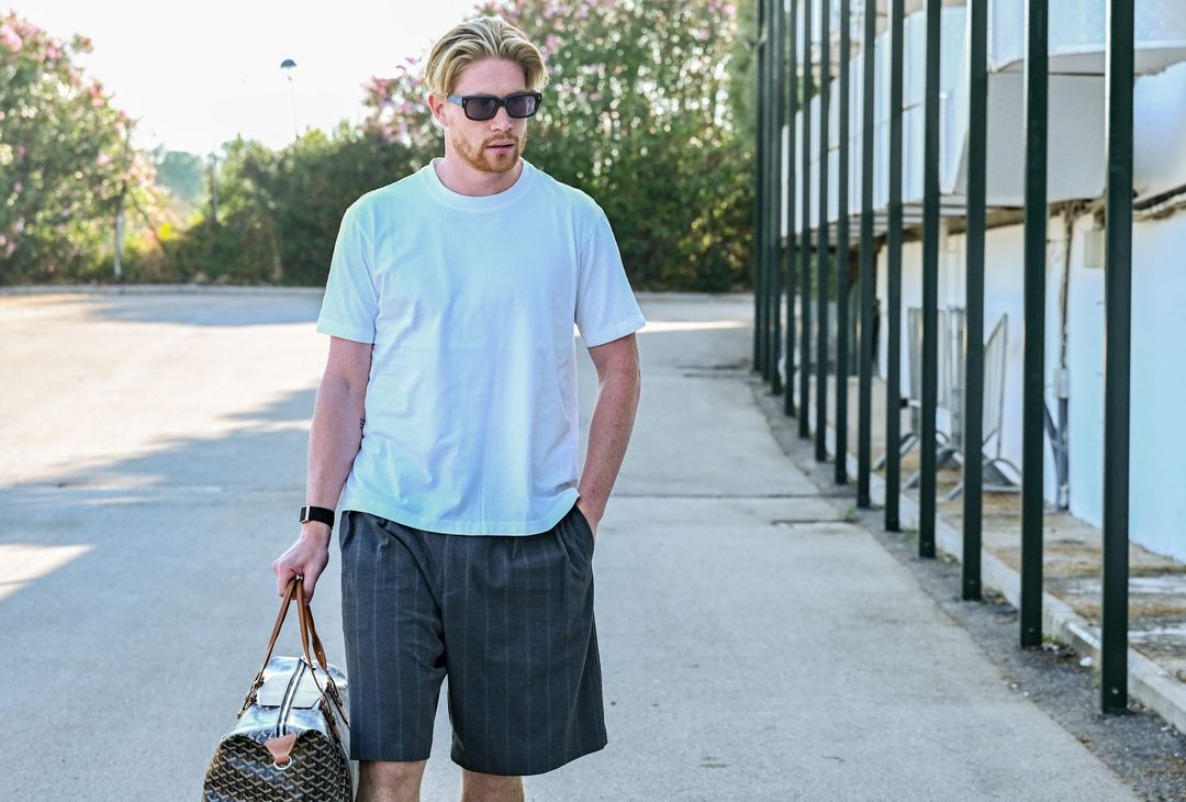 Dopo aver trascorso ieri la prima giornata napoletana, quest'oggi De Bruyne si è presentato a Castel Volturno per iniziare la nuova avventura col Napoli.