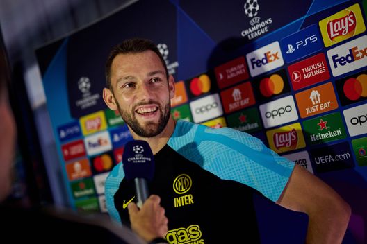 Sky – Inter, definiti gli ultimi dettagli per il rinnovo di De Vrij- immagine 2