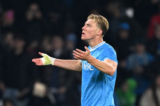 NAPLES, ITALY - DECEMBER 07: Rasmus Hojlund of SSC Napoli celebrates scoring his team's first goal during the Serie A match between SSC Napoli and Juventus FC at Stadio Diego Armando Maradona on December 07, 2025 in Naples, Italy. (Photo by Francesco Pecoraro/Getty Images)