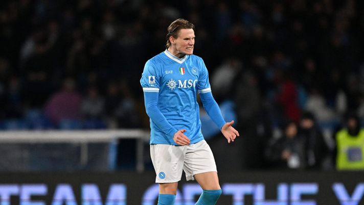 NAPLES, ITALY - JANUARY 07: Scott McTominay of SSC Napoli celebrates after scoring his side first goal during the Serie A match between SSC Napoli and Hellas Verona FC at Stadio Diego Armando Maradona on January 07, 2026 in Naples, Italy. (Photo by Francesco Pecoraro/Getty Images) McTominay special one del Napoli, contro l’Inter è la sua partita: l’analisi – GdS - immagine 1