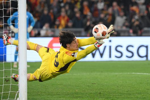 ROMA, ITALIA- 22 FEBBRAIO: AS Roma portiere Mile Svilar (Foto di Luciano Rossi/AS Roma via Getty Images) ESCLUSIVA/ Tutto confermato: Svilar rinnova con la Roma, venerdì le firme- immagine 2