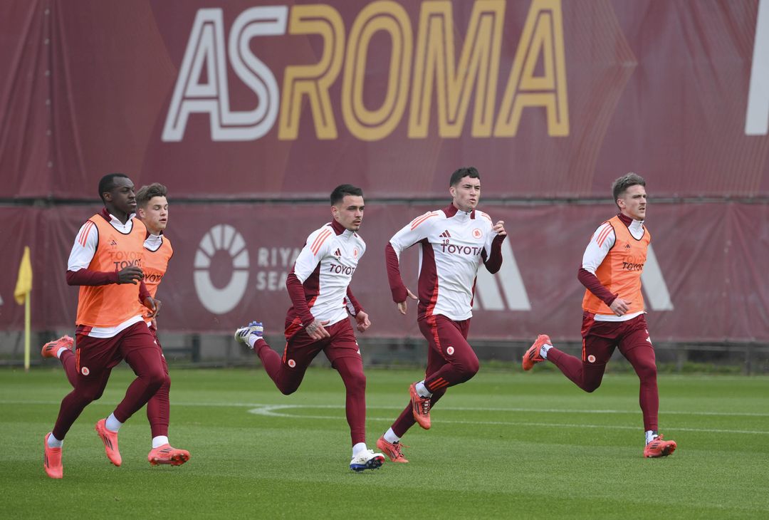 Trigoria, la seduta di allenamento dopo la sconfitta con l’Atalanta – FOTO GALLERY - immagine 4