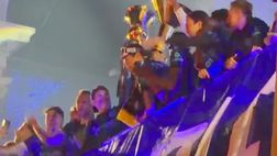 VIDEO FCIN1908 / Inter, Barella e Lautaro mostrano le due coppe dalla terrazza