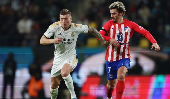 RIYADH, SAUDI ARABIA - JANUARY 10: Toni Kroos of Real Madrid battles for possession with Antoine Griezmann of Atletico Madrid during the Super Copa de Espana match between Real Madrid CF and Atletico Madrid at Al-Awwal Park on January 10, 2024 in Riyadh, Saudi Arabia. (Photo by Yasser Bakhsh/Getty Images)  Real Madrid Atletico Madrid