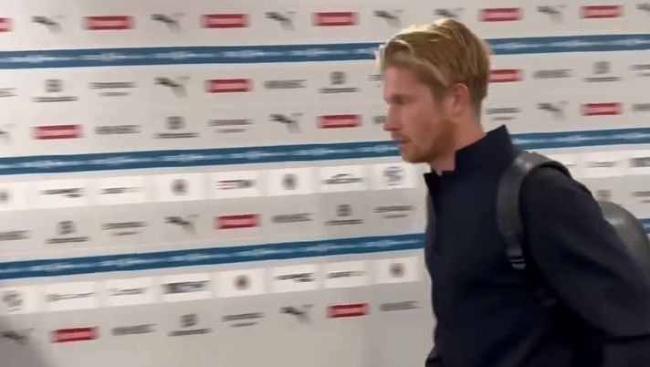 De Bruyne arrabbiato: non si ferma a firmare gli autografi IL VIDEO - immagine 1
