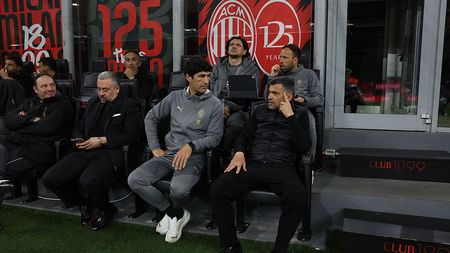 MILAN, ITALY - APRIL 20: Head coach of AC Milan Sergio Conceicao attends before the Serie A match between AC Milan and Atalanta at Stadio Giuseppe Meazza on April 20, 2025 in Milan, Italy. (Photo by Claudio Villa/AC Milan via Getty Images) milan-bologna-dichiarazioni-dazn-sky-conceicao-san-siro-diretta-live-serie-a