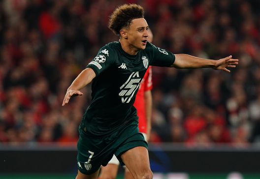 Eliesse Ben Seghir, trequartista del Monaco, esulta dopo la rete segnata nel corso della gara di UEFA Champions League all'Estadio Da Luz, in Portogallo, contro il Benfica (Foto di Gualter Fatia/ Getty Images) Monaco favorito contro il Nizza, ma occhio alle sorprese: il pronostico del derby- immagine 4