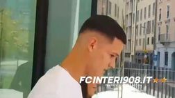 VIDEO FCIN1908 / Carboni lascia la sede dell’Inter dopo la firma sul rinnovo: ora l’OM