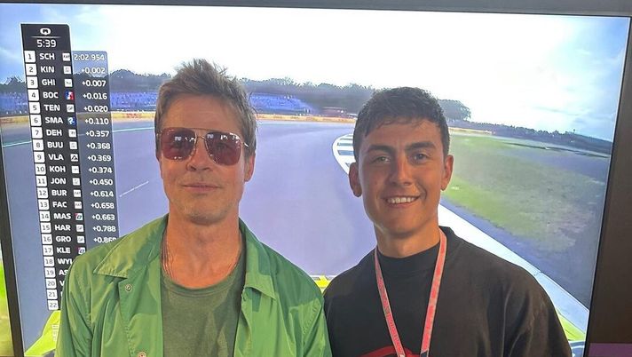 Dybala e Brad Pitt che coppia: insieme al GP di Formula 1 a Silverstone - immagine 1