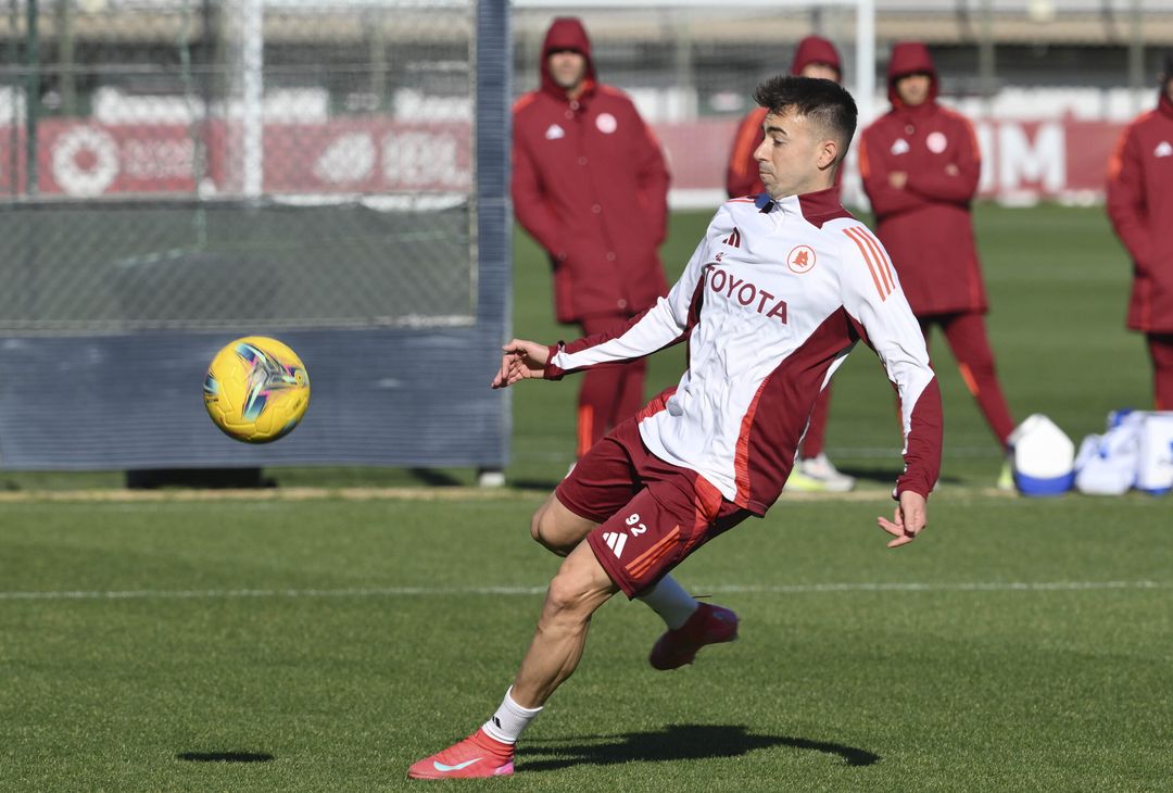 Roma in campo per preparare la sfida con il Genoa – FOTOGALLERY - immagine 20