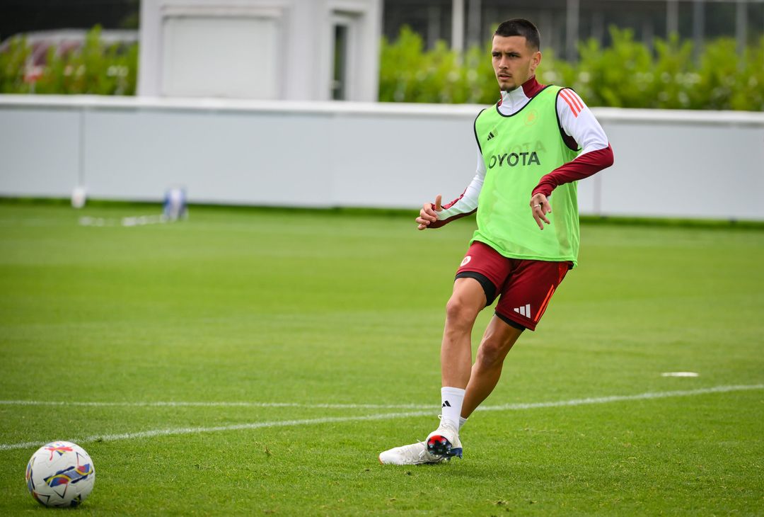 Roma, primo allenamento in Inghilterra per Dovbyk – FOTO GALLERY - immagine 23