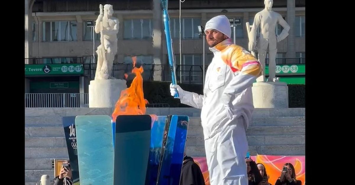 VIDEO / Milano Cortina, al via con Paltrinieri il viaggio della fiaccola olimpica VIDEO / Milano Cortina, al via con Paltrinieri il viaggio della fiaccola olimpica