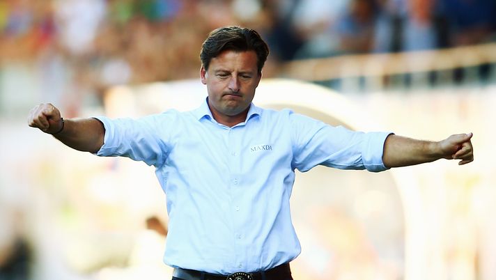HEIDENHEIM, GERMANY - AUGUST 28: Head coach Kosta Runjaic of Kaiserslautern reacts during the Second Bundesliga match between 1. FC Heidenheim and 1. FC Kaiserslautern at Voith-Arena on August 28, 2015 in Heidenheim, Germany. (Photo by Alex Grimm/Bongarts/Getty Images) Kosta Runjaic