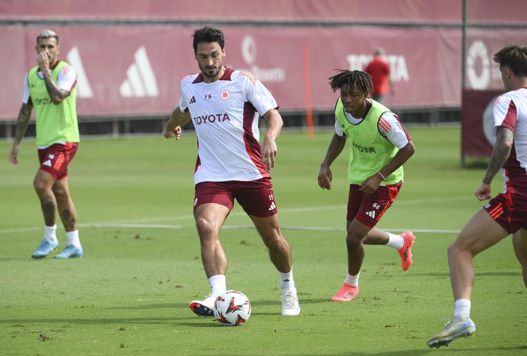 Roma, l’allenamento di oggi in vista dell’Athletic Bilbao – FOTO GALLERY - immagine 12