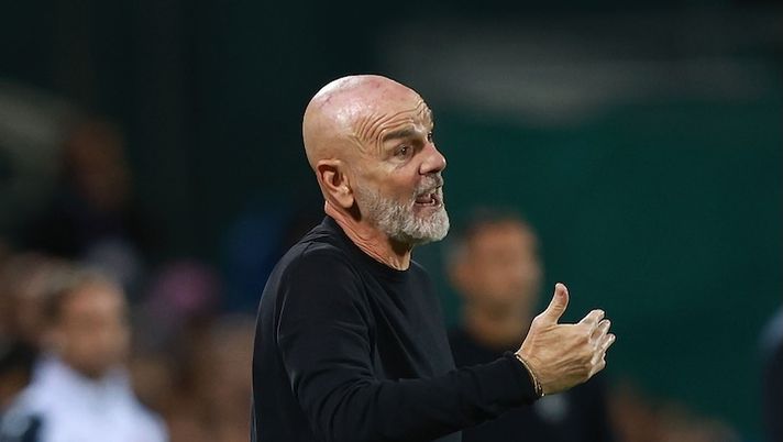 FLORENCE, ITALY - OCTOBER 26: Head coach Stefano Pioli manager of ACF Fiorentina reacts during the Serie A match between ACF Fiorentina and Bologna FC 1909 at Artemio Franchi on October 26, 2025 in Florence, Italy. (Photo by Gabriele Maltinti/Getty Images) Pioli: “Ottima gara di Kean, ora è in crescita! Pensavo Dodo potesse segnare, Dzeko e Gudmundsson…” - immagine 1