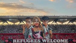 Legia Varsavia, ultras espongono coreografia razzista contro i rifugiati