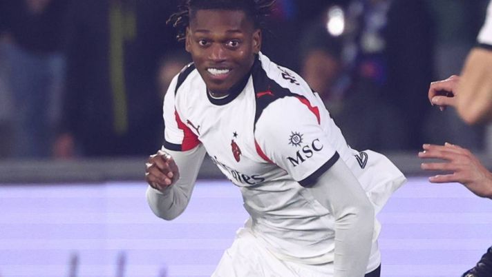 Rafael Leao (attaccante AC Milan), qui durante Pisa-Milan (Serie A 2025-2026) | News (Getty Images) Pisa-Milan, Sabatini: 'Tre passi indietro. Primo tempo inguardabile'