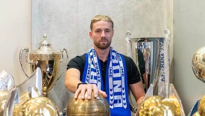 etienne-tare-firma-kf-tirana-figlio-igli-ds-milan-albania-mercato