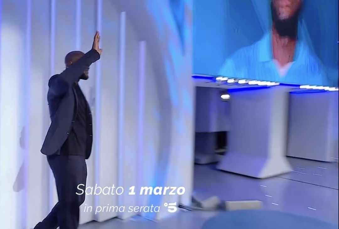 GALLERY Lukaku sarà ospite a C’è Posta per Te: le foto del bomber del Napoli - immagine 4