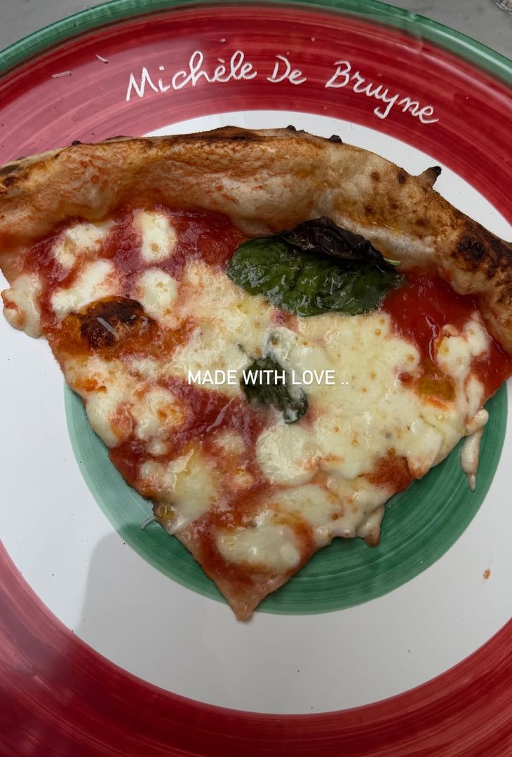 La famiglia De Bruyne si gode Napoli: giornata alla Sanità! – LA GALLERY - immagine 4