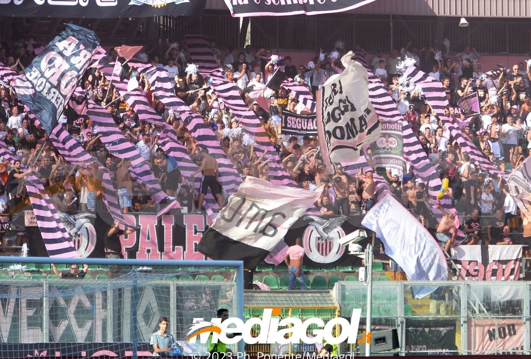 FOTOTIFO Palermo-Sudtirol 2-1, gli scatti ai tifosi al “Renzo Barbera” (GALLERY) - immagine 12