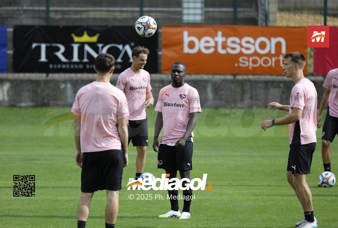 FOTO, allenamenti e contrasti al ritiro del Palermo - immagine 6
