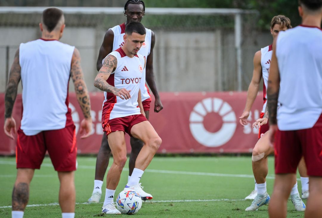 Roma, rifinitura a Trigoria alla vigilia di Cagliari: c’è Dybala – FOTO GALLERY - immagine 10