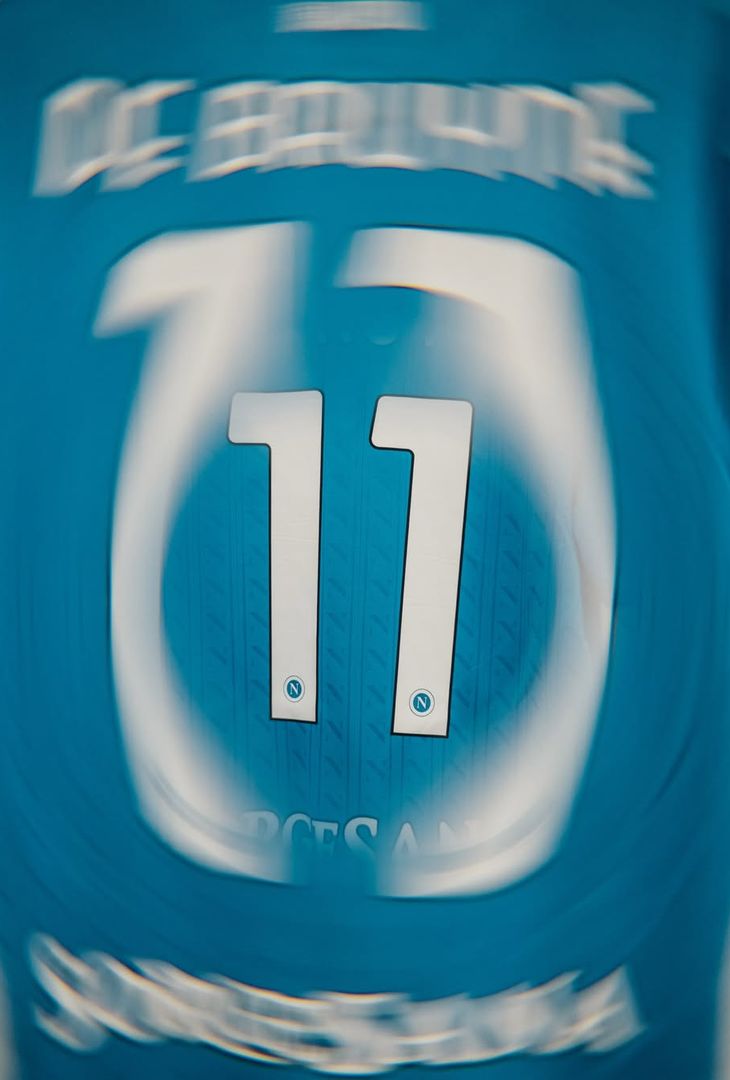 Napoli-Lecce, tutto pronto nello spogliatoio azzurro: la scelta sulla maglia – GALLERY - immagine 2