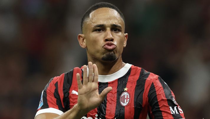 esultanza gol Noah Okafor AC Milan Milan-Torino 2-2 Serie A 2024-2025