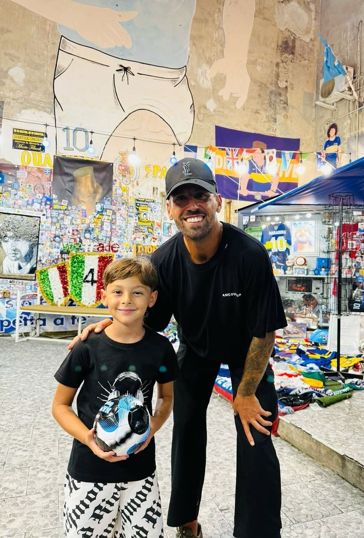 Politano e Spinazzola al murale di Maradona: maglia speciale per Matteo – GALLERY - immagine 5