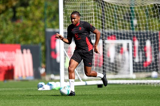 (Photo by Giuseppe Cottini/AC Milan via Getty Images) Il tema dei rinnovi di Pulisic e Leao e lo sfondamento del tetto ingaggi- immagine 3