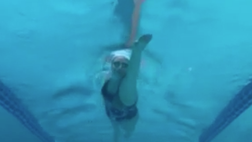 VIDEO / Federica Pellegrini all’ottavo mese: le immagini in piscina