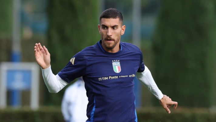 FLORENCE, ITALY - OCTOBER 08: Lorenzo Pellegrini of Italy in action during the Italy training session at Centro Tecnico Federale di Coverciano on October 08, 2024 in Florence, Italy. (Photo by Claudio Villa/Getty Images) Nazionale, da Pellegrini titolare a Retegui e Dimarco: la probabile formazione - immagine 1