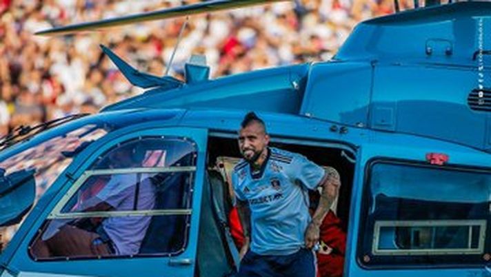 Colo Colo, elicottero, cavallo e spada: così è stato presentato Arturo Vidal… - immagine 1