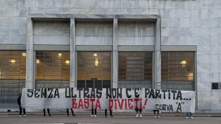 Como-Napoli, la Curva A protesta contro il divieto di trasferta al Sinigaglia – FOTO - immagine 1