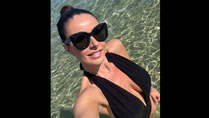 Monica Bertini, decollete esplosivo: selfie che manda i suoi followers in tilt - immagine 1