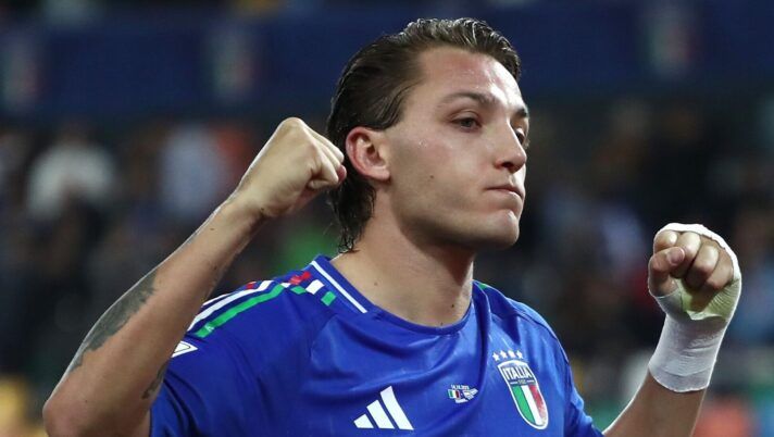 UDINE, ITALY - OCTOBER 14: Mateo Retegui of Italy celebrates after scoring their team's first goal during the FIFA World Cup 2026 qualifier match between Italy and Israel at Stadio Friuli on October 14, 2025 in Udine, Italy. (Photo by Marco Luzzani/Getty Images) Retegui svela: “Milan? C’è stata una trattativa, ecco perché ho rifiutato” - immagine 1
