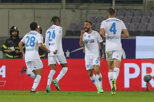FLORENCE, ITALY - OCTOBER 23: Francesco Caputo of Empoli FC celebrates after scoring a goal during the Serie A TIM match between ACF Fiorentina and Empoli FC at Stadio Artemio Franchi on October 23, 2023 in Florence, Italy. (Photo by Gabriele Maltinti/Getty Images) Caputo: “Dedico il gol a mia figlia. Avevo pensato di smettere per lei”- immagine 2