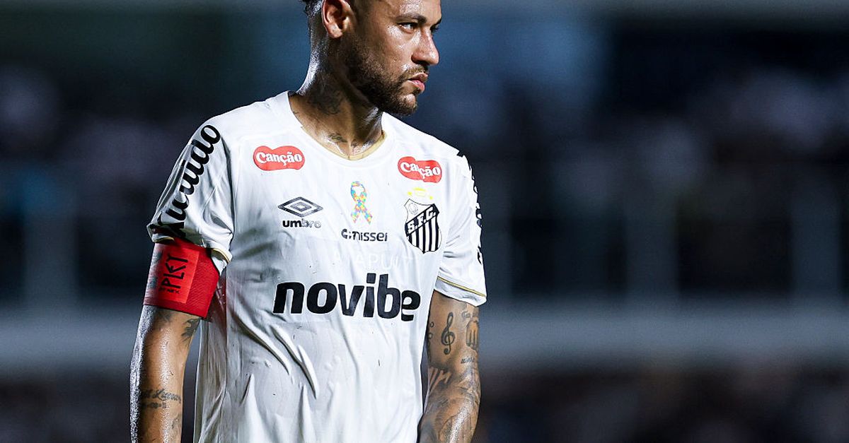 Santos, Neymar segna e litiga con un tifoso: “Porta rispetto”