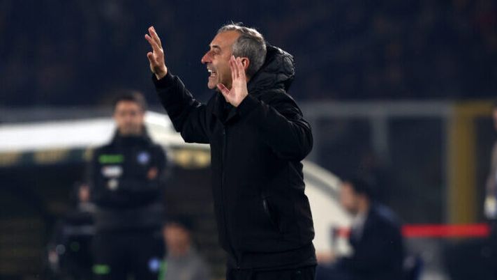 LECCE, ITALY - MARCH 08: Head coach of Lecce Marco Giampaolo gestures during the Serie A match between Lecce and AC Milan at Stadio Via del Mare on March 08, 2025 in Lecce, Italy. (Photo by Maurizio Lagana/Getty Images) Giampaolo: “Avevo previsto la doppietta di Krstovic! Gallo e volevo togliere Pierotti” - immagine 1