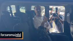 VIDEO – Roma, ecco Saelemaekers: il belga arriva a Fiumicino