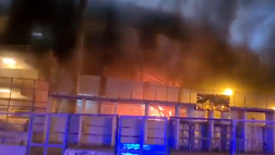VIDEO / Taranto, stadio in fiamme dopo il derby col Foggia
