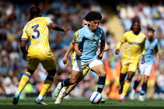 Rico Lewis in azione nel corso della sfida di campionato tra Manchester City e Crystal Palace (Foto di Matt McNulty/Getty Images) Crystal Palace e Manchester City si giocano la FA Cup: dove vedere la finale- immagine 2