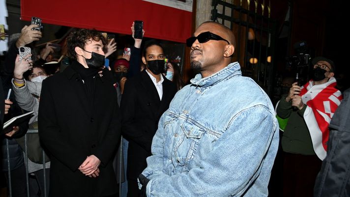 Kanye West, è polemica per lo show a Londra. Il rapper: “Pronto a incontrare comunità ebraica” - immagine 1