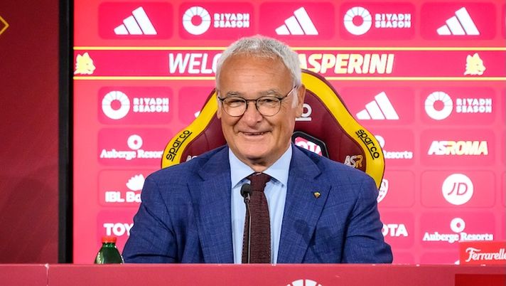 ROME, ITALY - JUNE 17: AS Roma senior advisor Clasudip Ranieri during the first press conference og Gian Piero Gasperini at Centro Sportivo Fulvio Bernardini on June 17, 2025 in Rome, Italy. (Photo by Fabio Rossi/AS Roma via Getty Images) Ranieri: “Gasperini era antipatico anche a me! Rispondo così sul ds, la Nazionale e il rinnovo di Svilar” - immagine 1