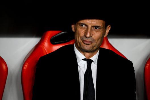 LISBON, PORTUGAL - OCTOBER 25: Head coach of Juventus Massimiliano Allegri looks on prior to the UEFA Champions League group H match between SL Benfica and Juventus at Estadio do Sport Lisboa e Benfica on October 25, 2022 in Lisbon, Portugal. (Photo by Daniele Badolato - Juventus FC/Juventus FC via Getty Images) Massimiliano Allegri: allenatore preparato, signore con la esse maiuscola- immagine 6