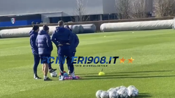 VIDEO FCIN1908 / Borussia Dortmund-Inter, staff tecnico in campo ad Appiano per la seduta