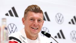 Toni Kroos: “Non ho mai prenotato un volo e non saprei neanche farlo, c’è chi lo fa per me”