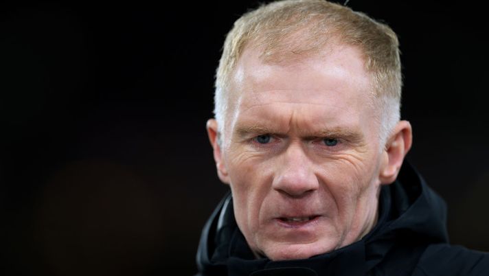 MANCHESTER, ENGLAND - MARCH 13: Paul Scholes, former Manchester United player and TV Pundit for TNT Sports looks on prior to the UEFA Europa League 2024/25 Round of 16 Second Leg match between Manchester United and Real Sociedad de Futbol at Old Trafford on March 13, 2025 in Manchester, England. (Photo by Carl Recine/Getty Images) Scholes incorona Tonali: “È il miglior centrocampista della Premier League” - immagine 1